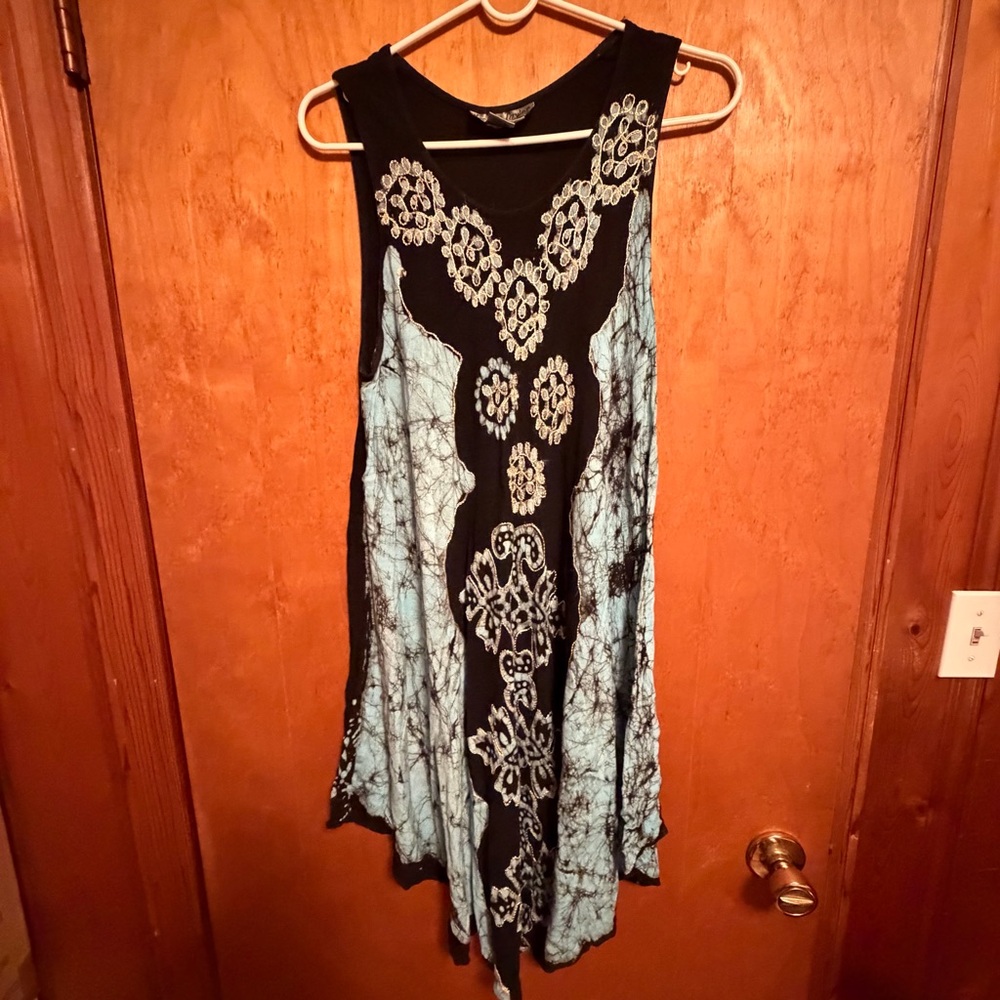 Boho Tie-Dye Sleeveless Tunic Dress in Black and Light Blue